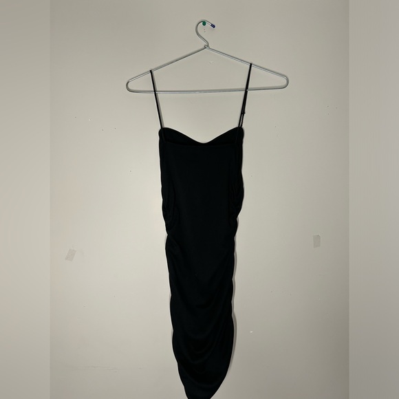 Cute scrunched thin strap black dress - Picture 2 of 4